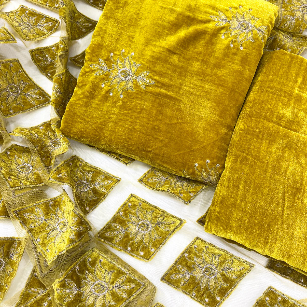 Bareeze Velvet Shawl With Aplic Work 3PC