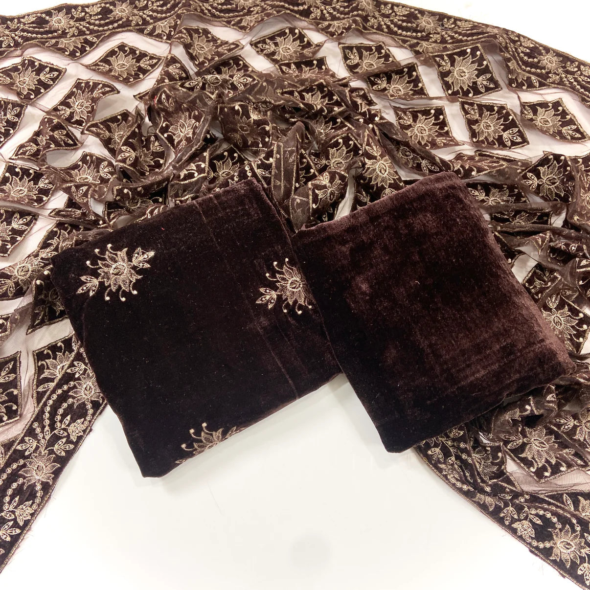 Bareeze Velvet Shawl With Aplic Work 3PC D2