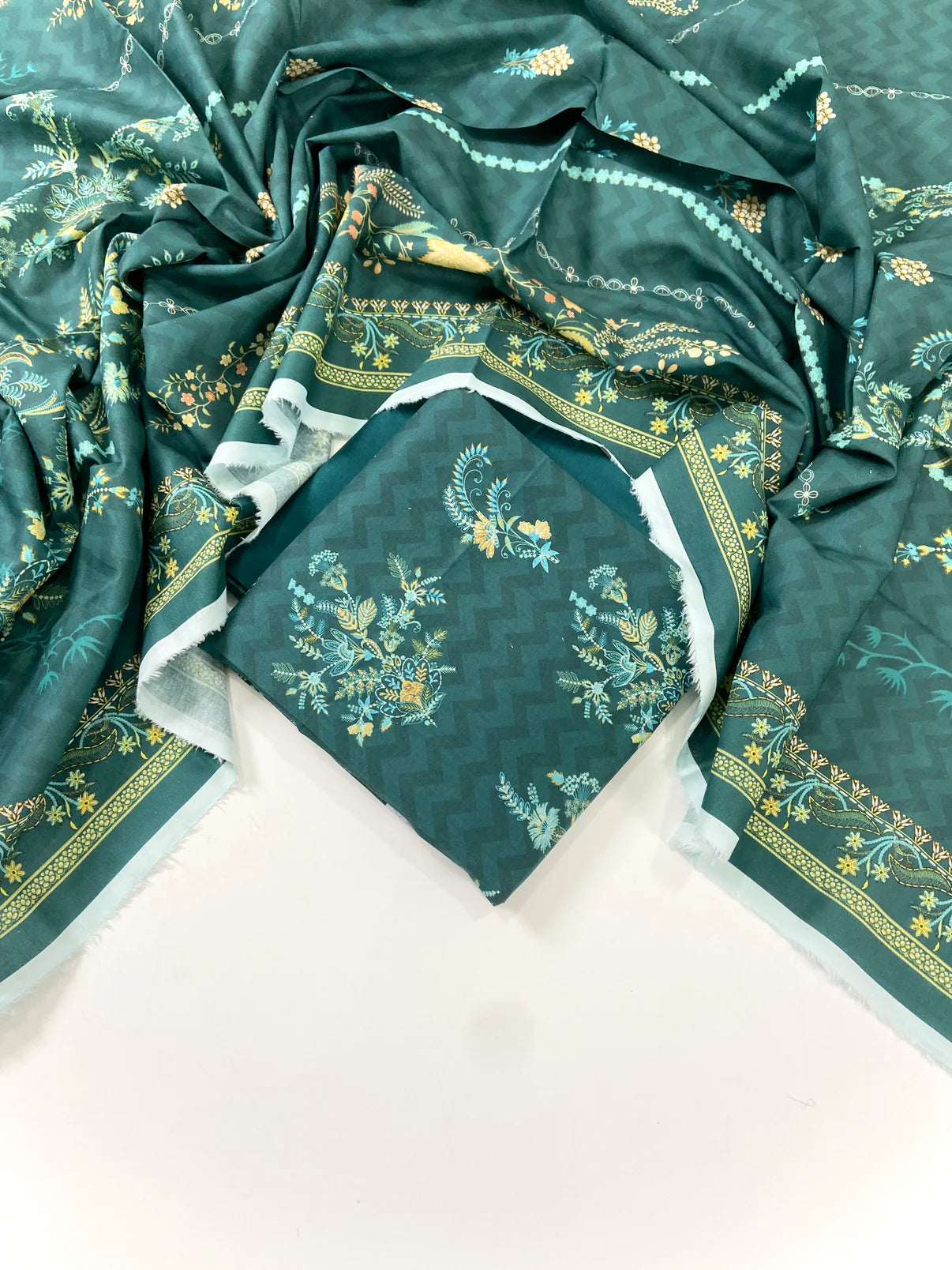 Mausummery Digital Printed Khaddar 3 PC D1