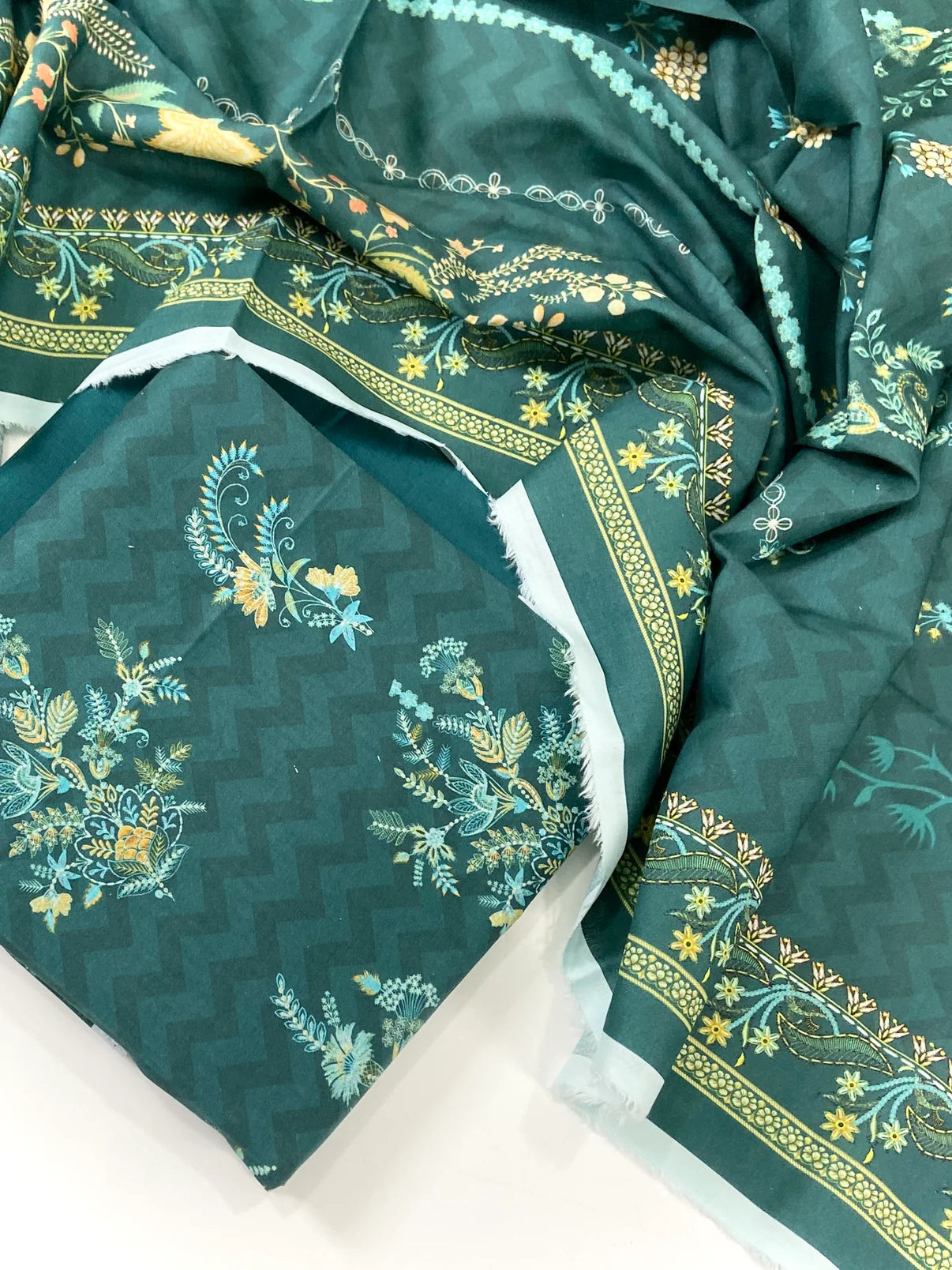 Mausummery Digital Printed Khaddar 3 PC D1