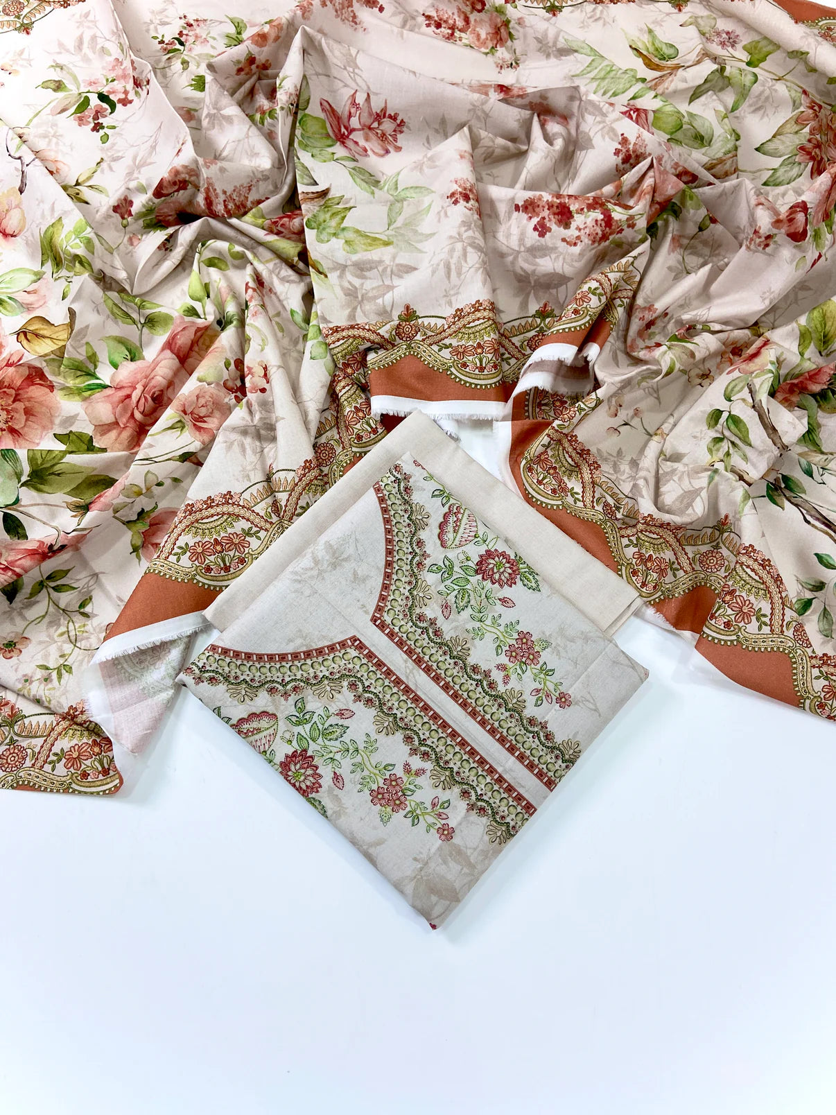 Mausummery Digital Printed Khaddar 3 PC D5
