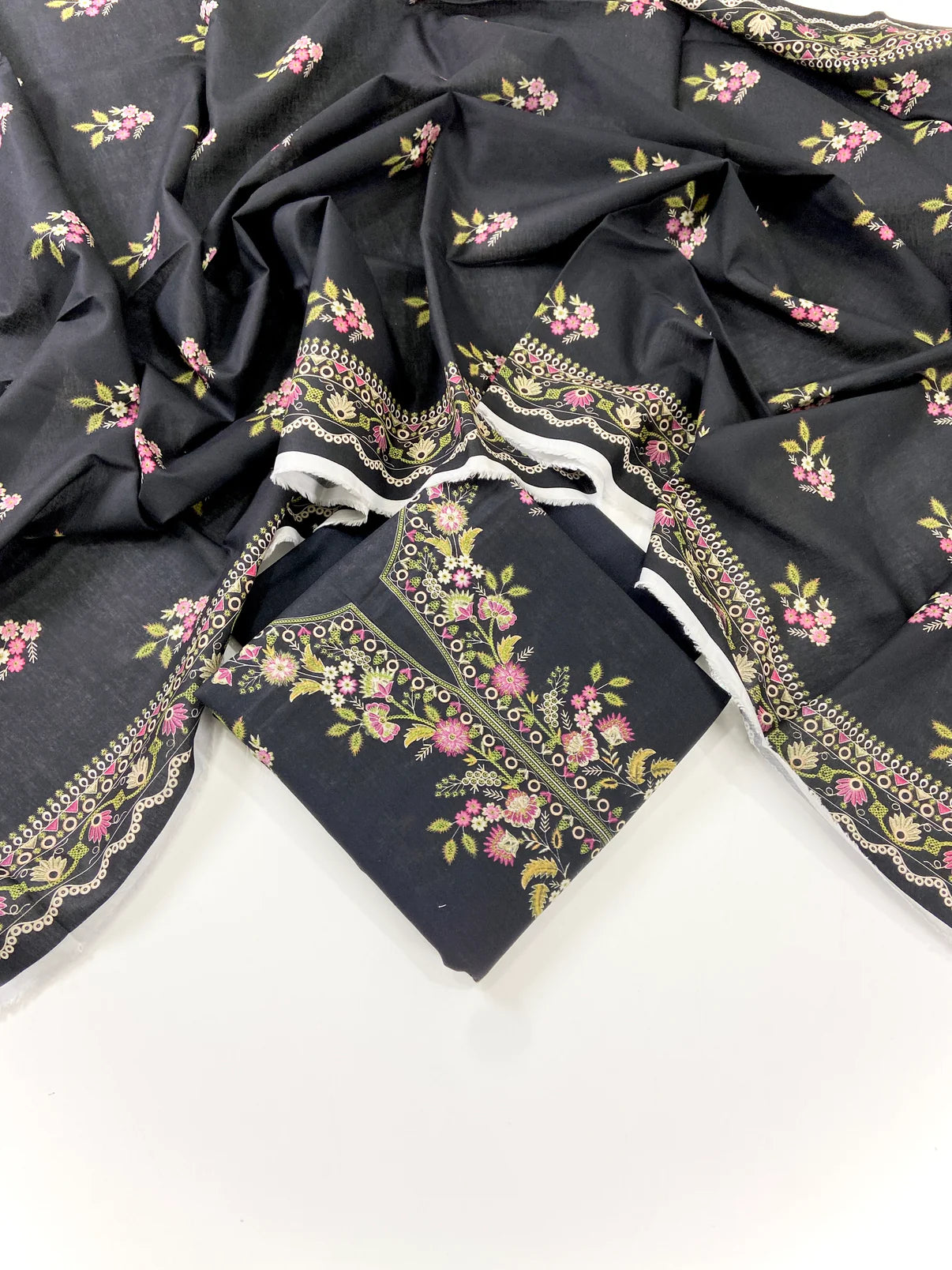 Mausummery Digital Printed Khaddar 3 PC D6