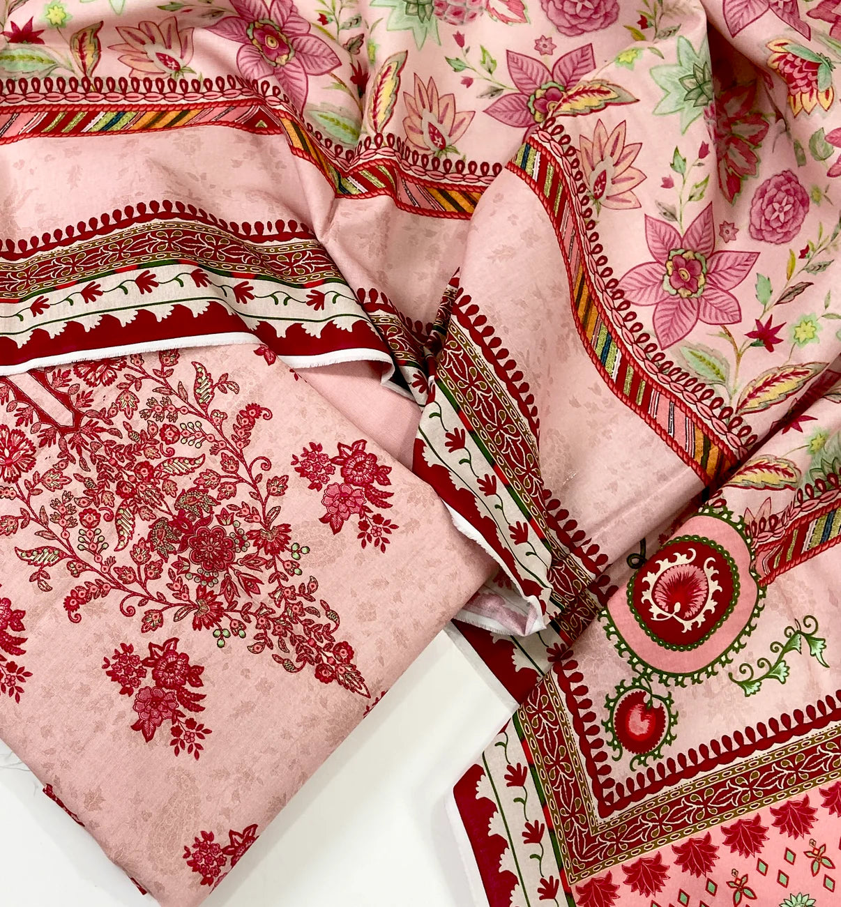 Mausummery Digital Printed Khaddar 3 PC D8