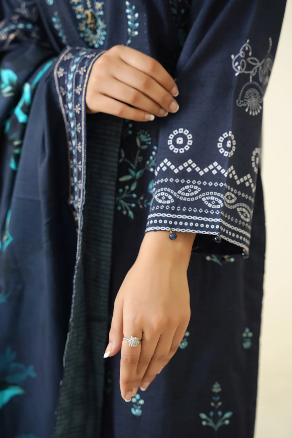 Narm o Nafees By Anaya Noor Embroidered Viscose 3PC D2