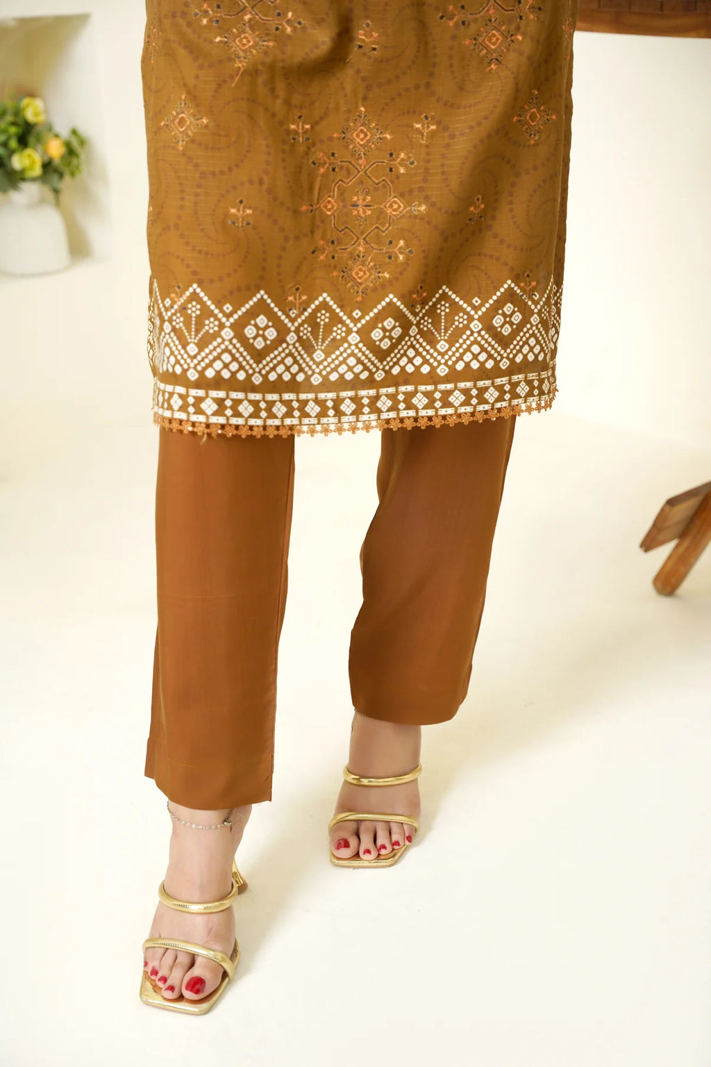 Narm o Nafees By Anaya Noor Embroidered Viscose 3PC D3