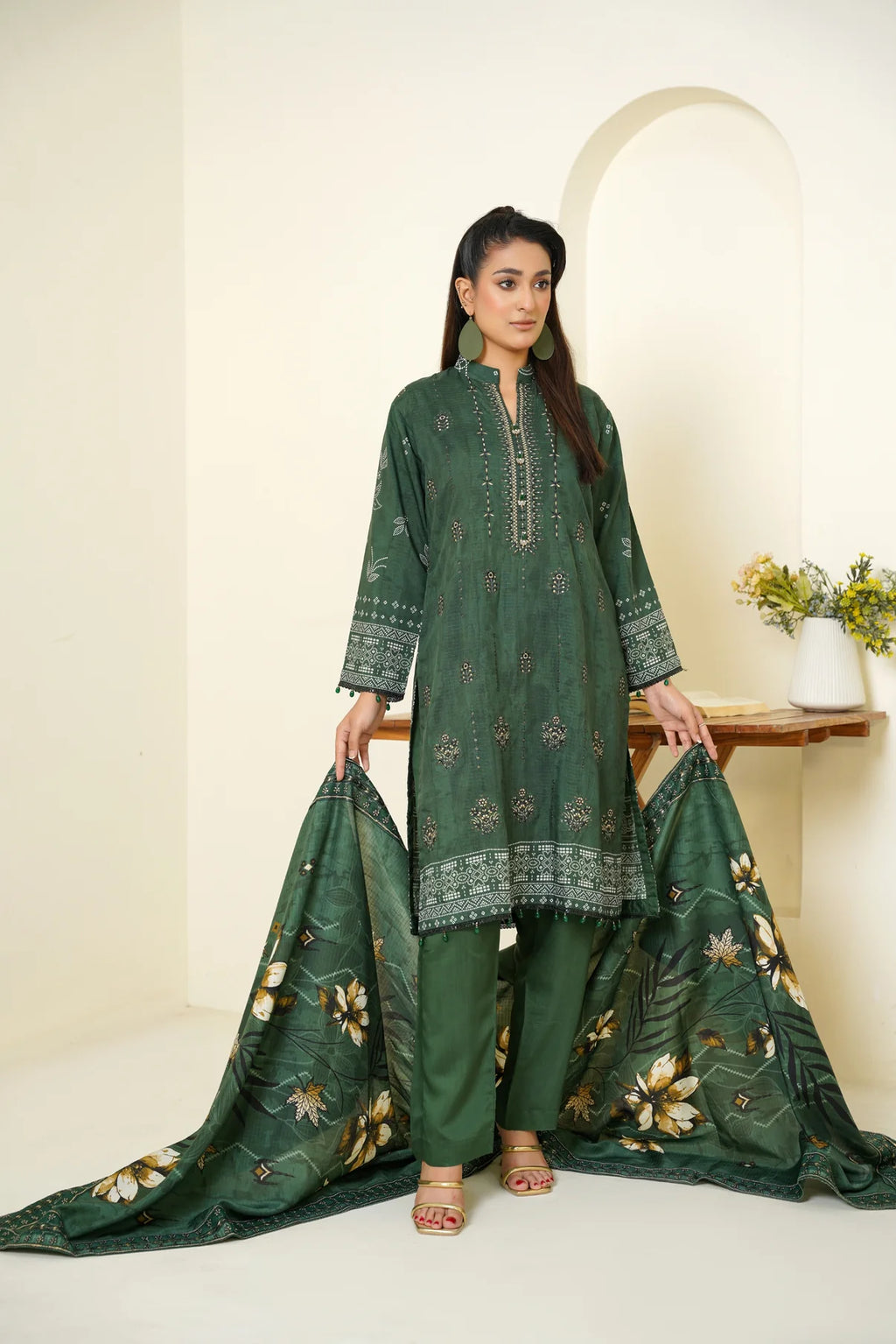 Narm o Nafees By Anaya Noor Embroidered Viscose 3PC D4
