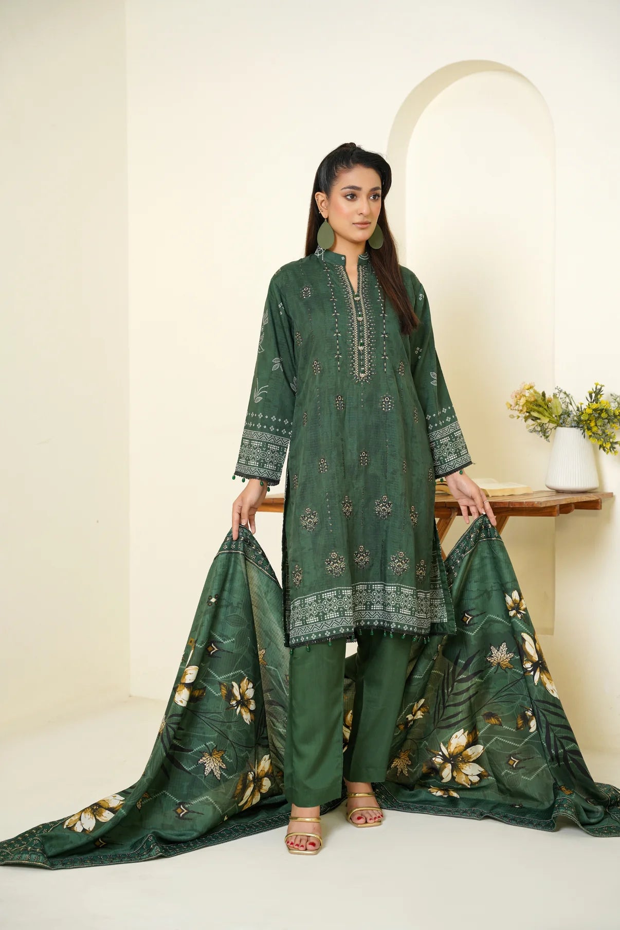 Narm o Nafees By Anaya Noor Embroidered Viscose 3PC D4