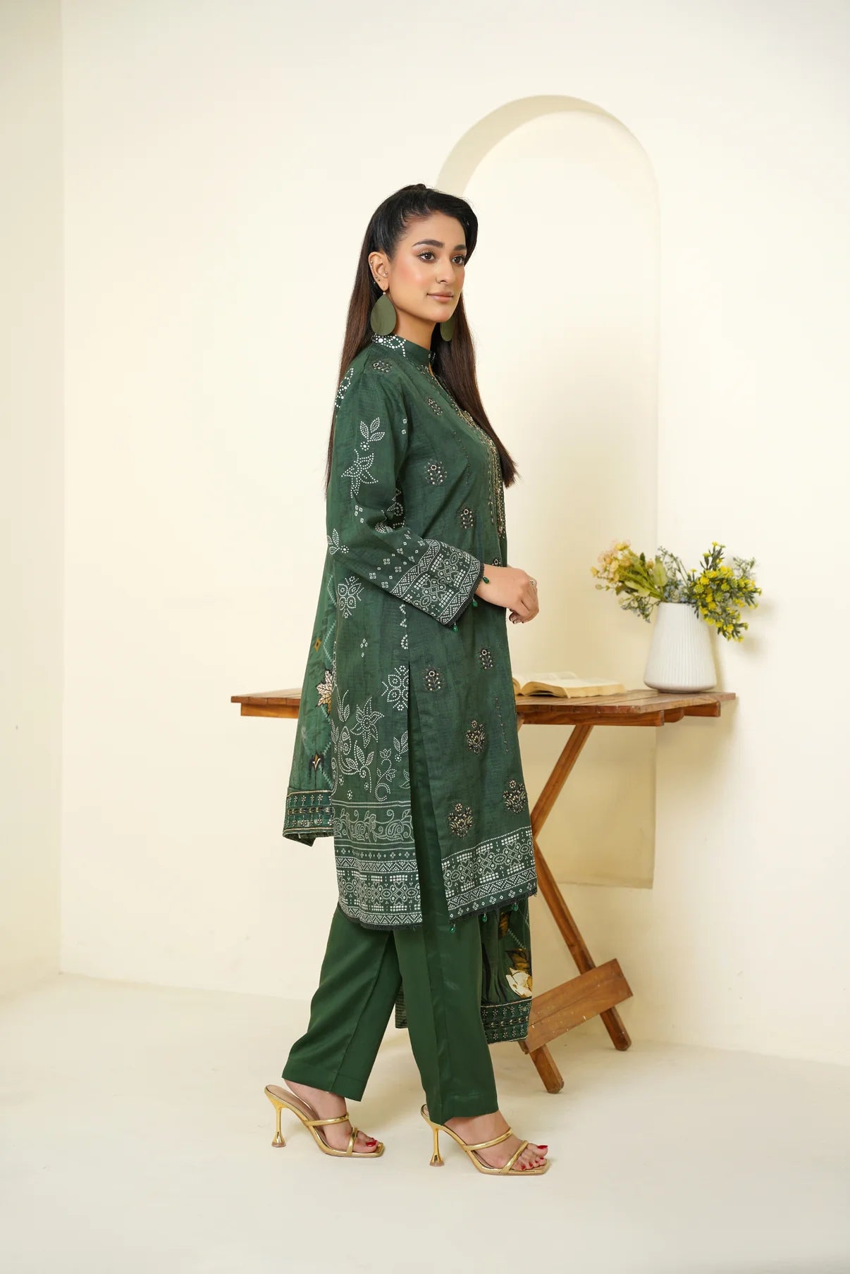 Narm o Nafees By Anaya Noor Embroidered Viscose 3PC D4