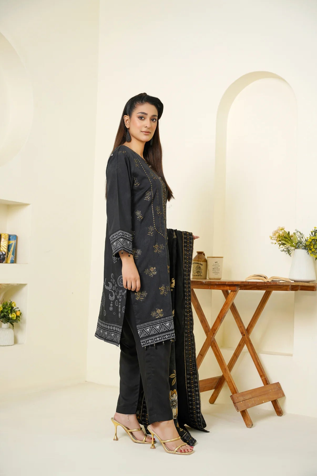 Narm o Nafees By Anaya Noor Embroidered Viscose 3PC D5