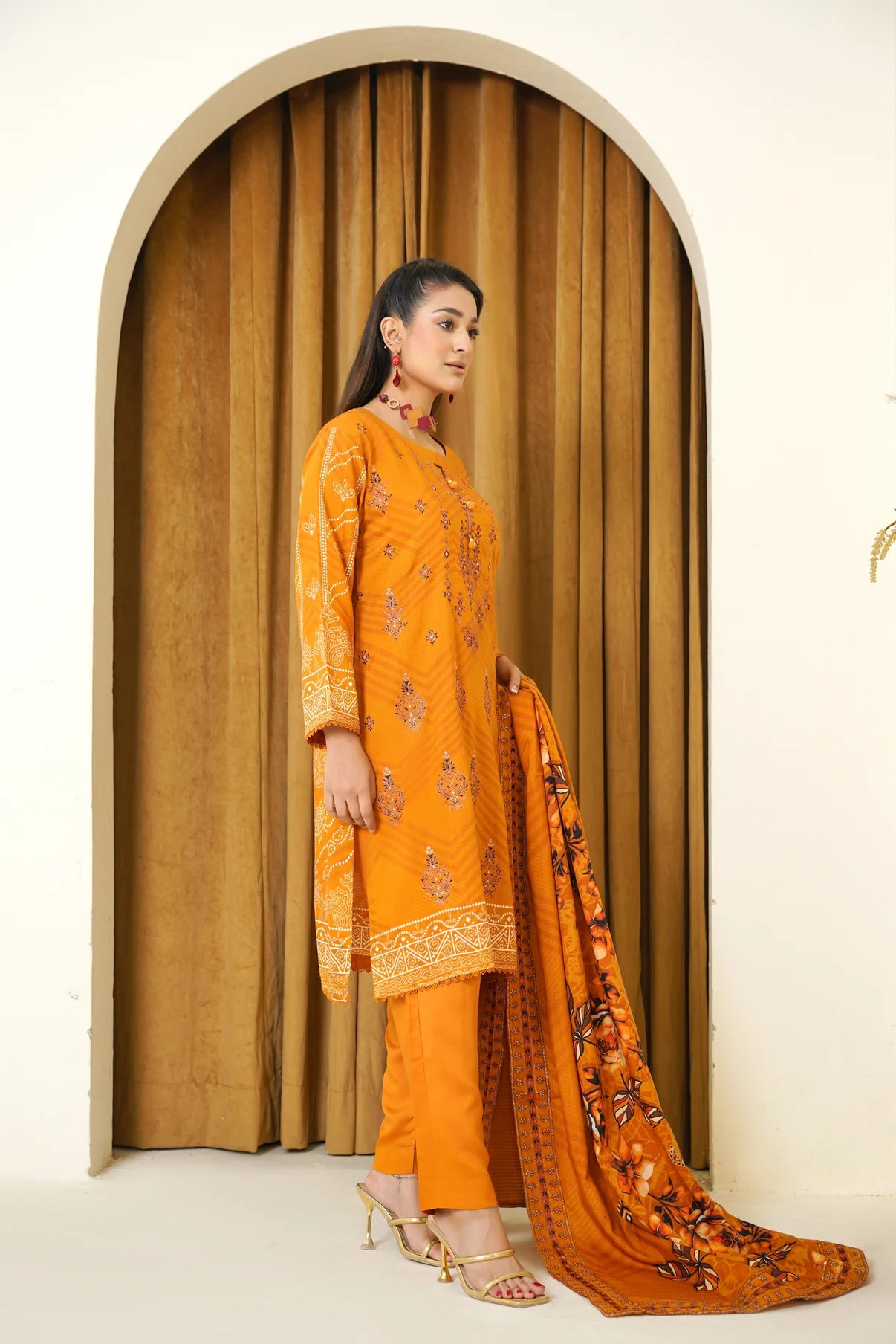 Narm o Nafees By Anaya Noor Embroidered Viscose 3PC D6