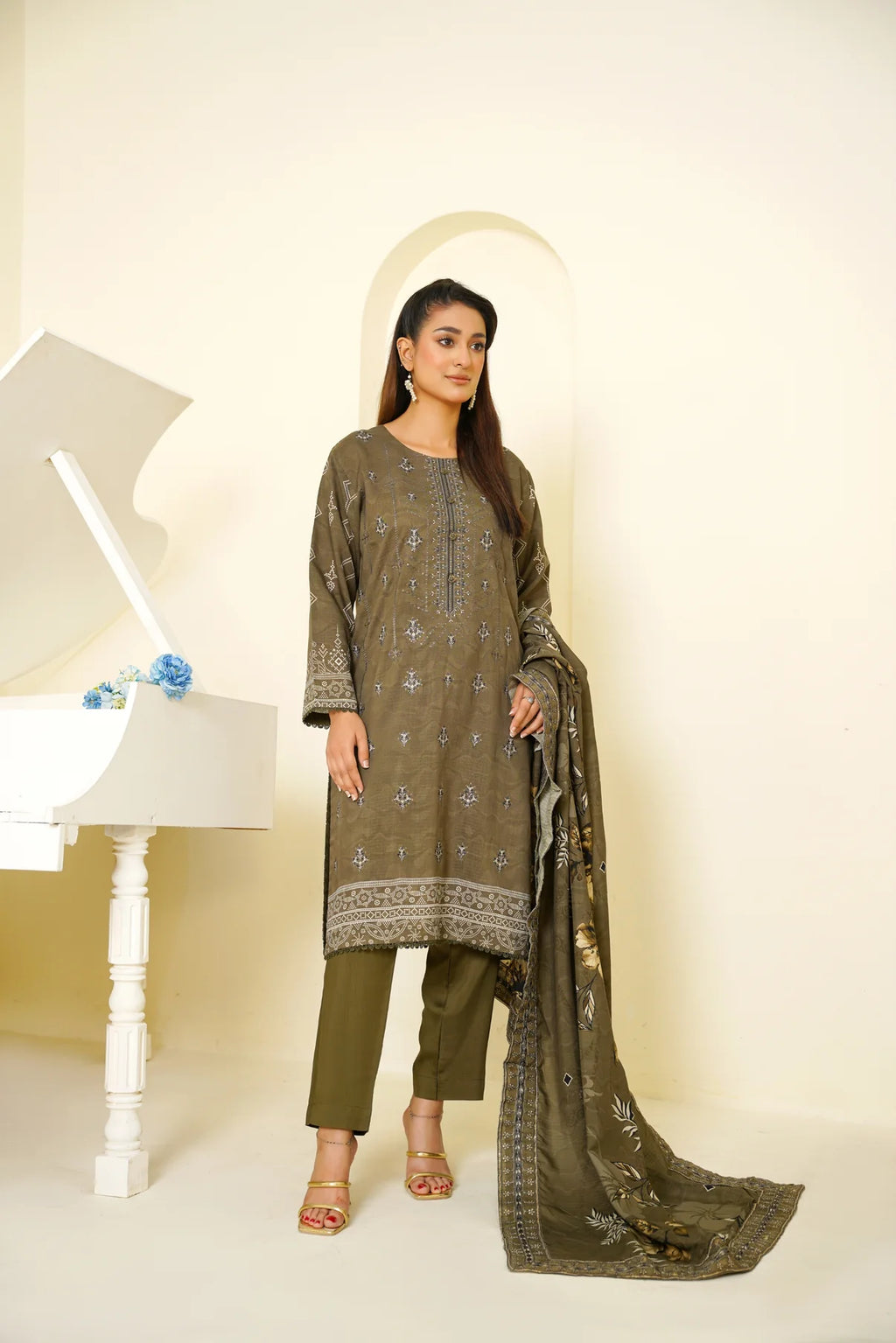 Narm o Nafees By Anaya Noor Embroidered Viscose 3PC D8
