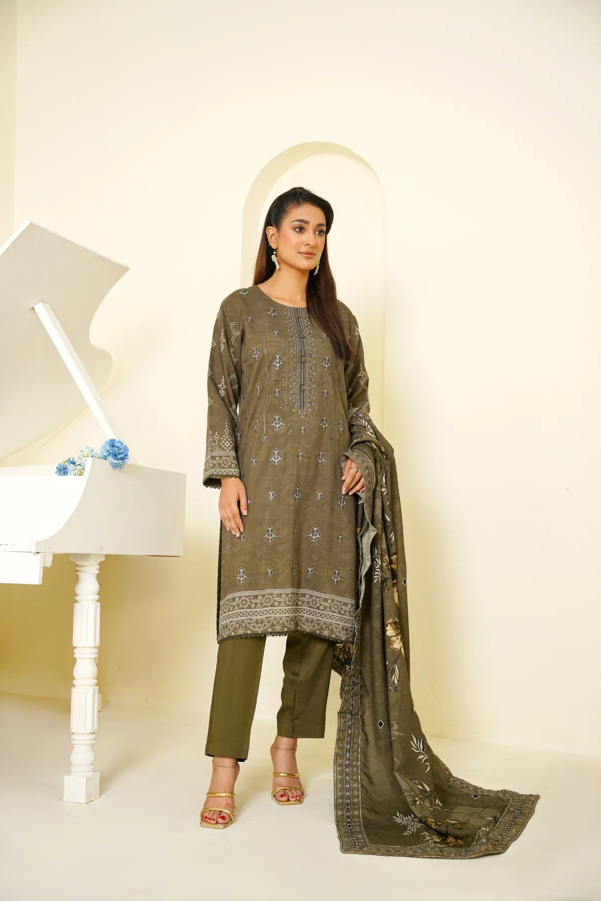 Narm o Nafees By Anaya Noor Embroidered Viscose 3PC D8