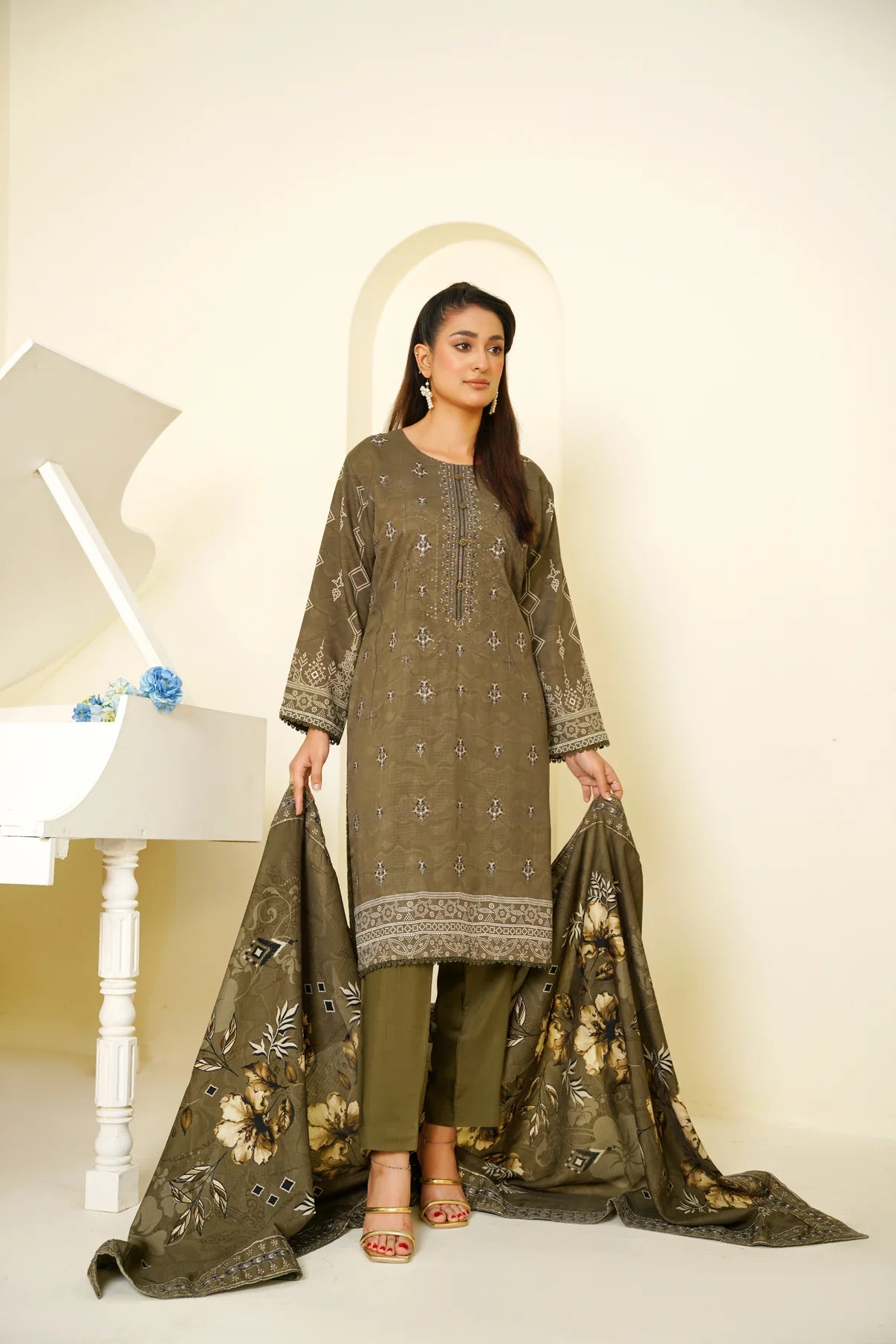 Narm o Nafees By Anaya Noor Embroidered Viscose 3PC D8
